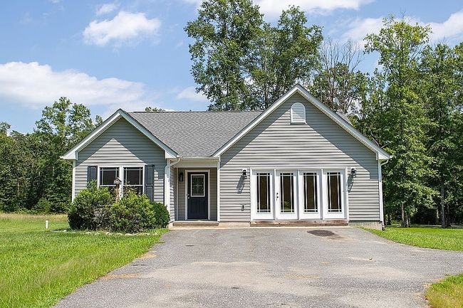 Photo of 984 Jennys Creek Rd, Roseland, VA
