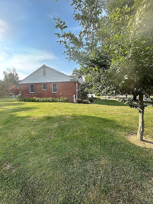 Photo of 704 Columbus Rd, Streator, IL