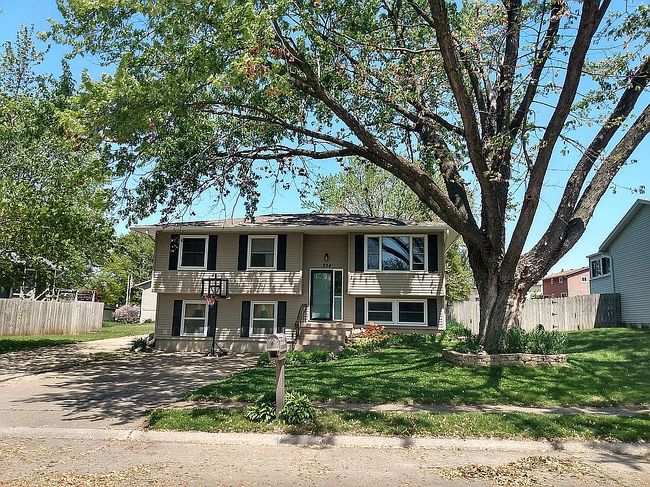 Photo of 334 W 64th St, Davenport, IA