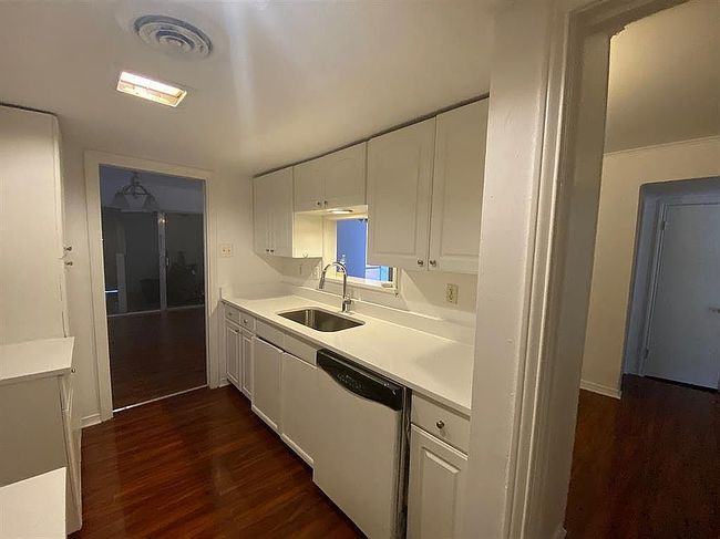 Image of 568 E Avenue J Apt B