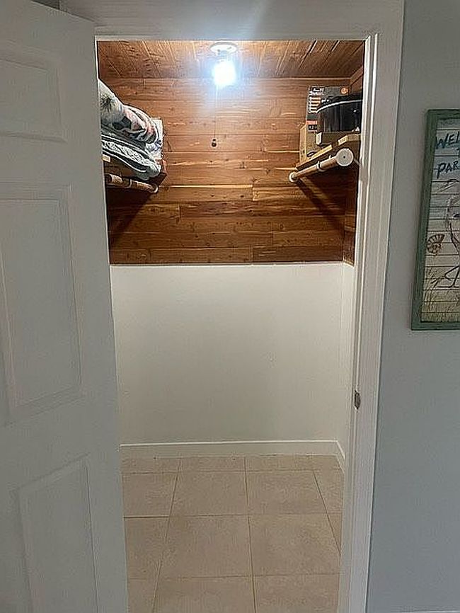 Image of 3709 Sleepy Hollow Ln
