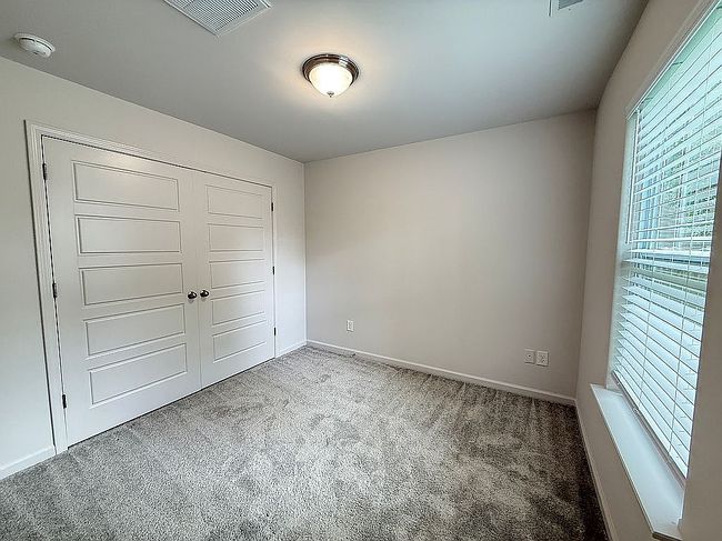 Image of 401 White Oak Trce