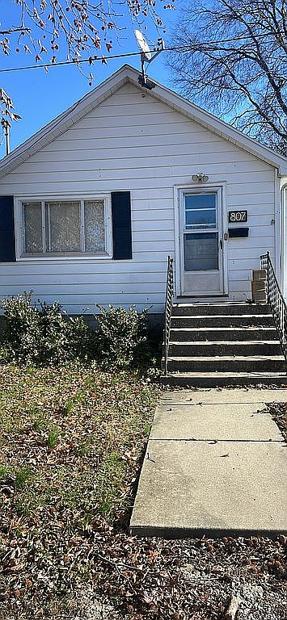 807 Phillips St, Grayville, IL