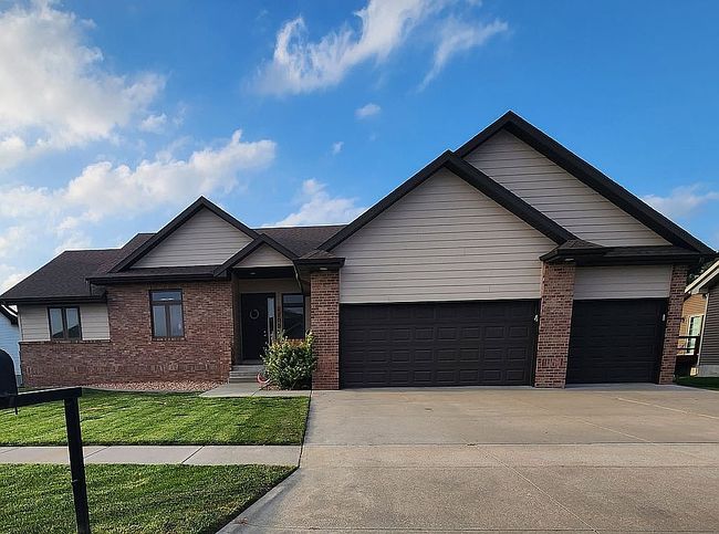 Photo of 2205 Greenway Dr