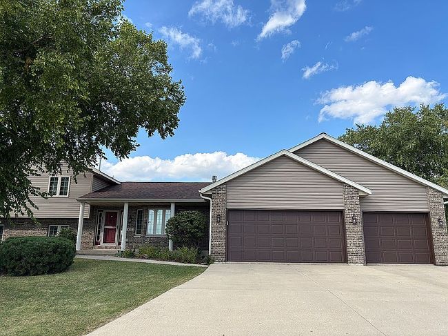 Photo of 433 Bostian Ct