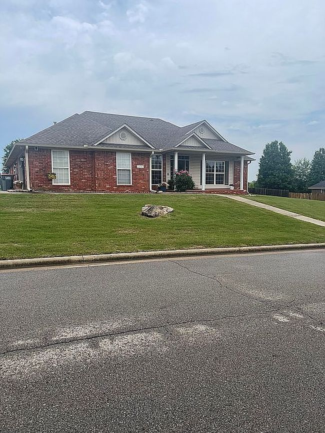 Image of 1060 Maple Ridge Dr