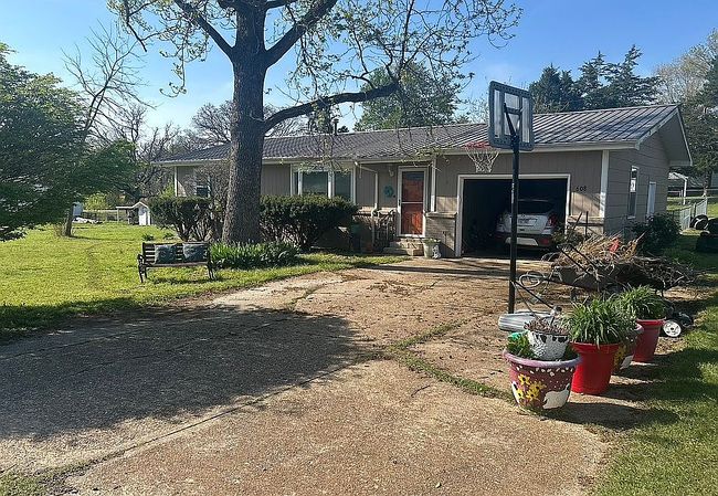 Image of 608 Oak St
