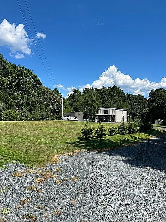 Photo of 690 Hill Rd