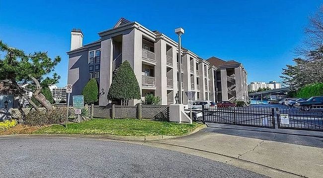 Image of 401 Harbour Poin #201