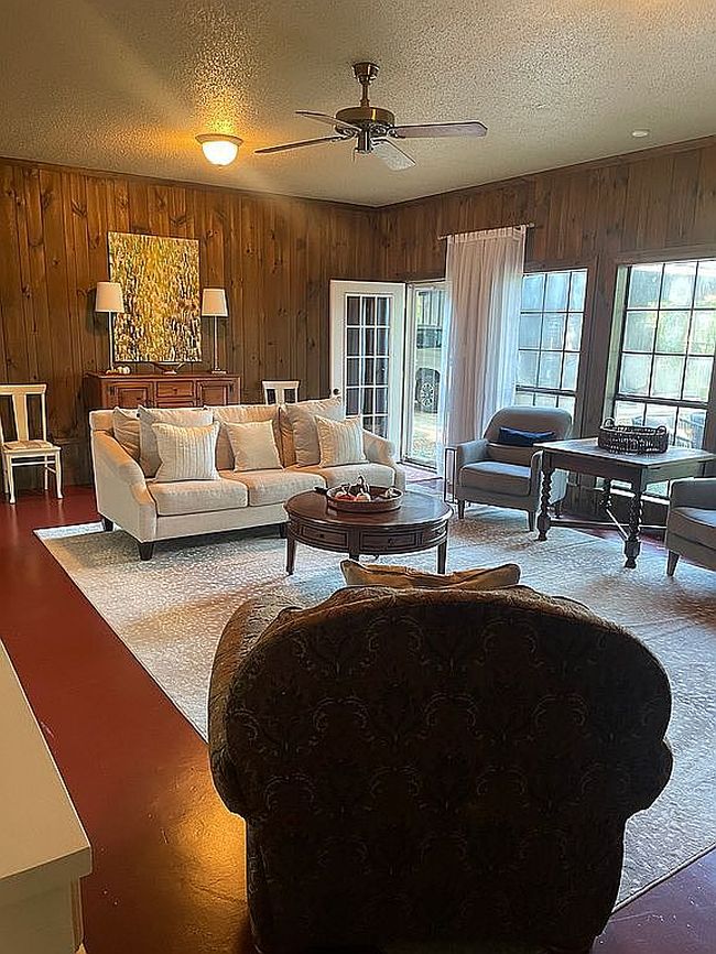 Image of 302 Bailey Dr