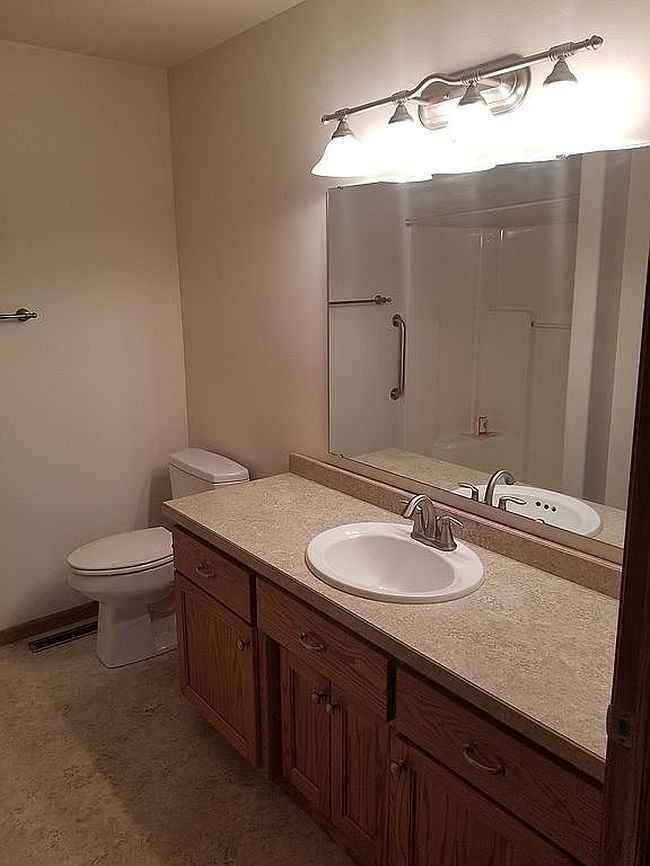Photo of 611 2nd St Nw, Dilworth, MN