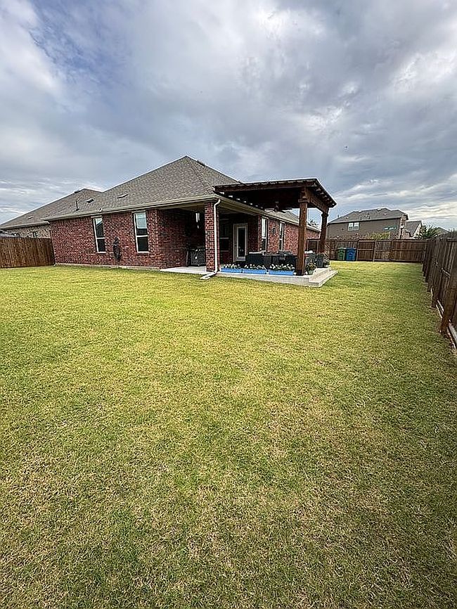 Photo of 11203 Hawks Landing Dr, Aubrey, TX