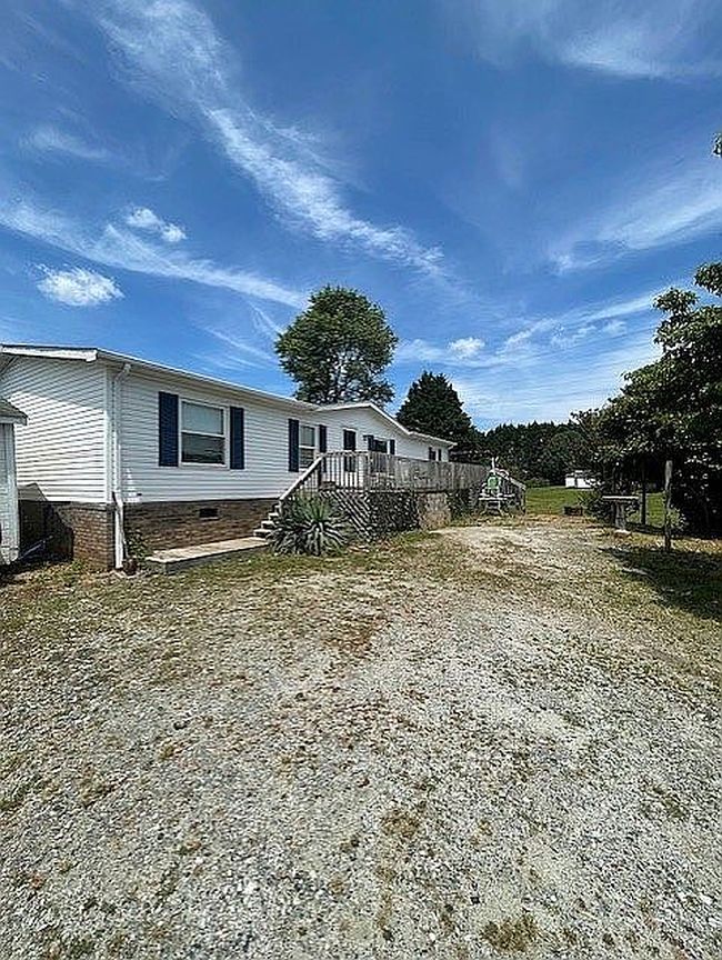 Photo of 139 Gina Ln, Taylorsville, NC