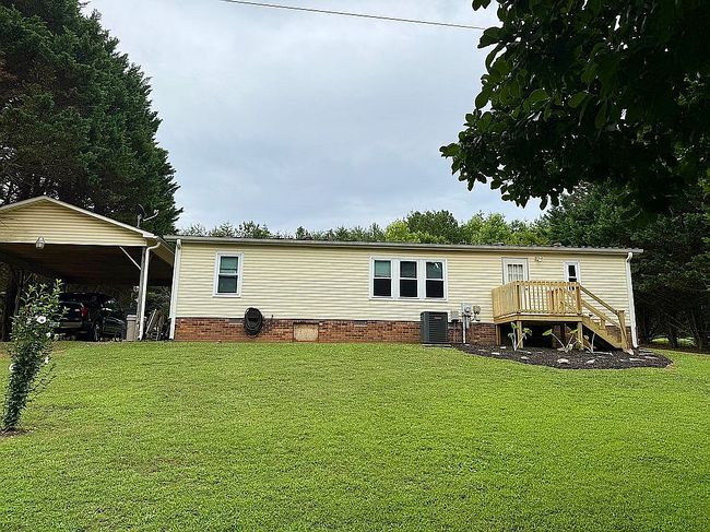 Photo of 360 Ararat Longhill Rd, Pilot Mtn, NC