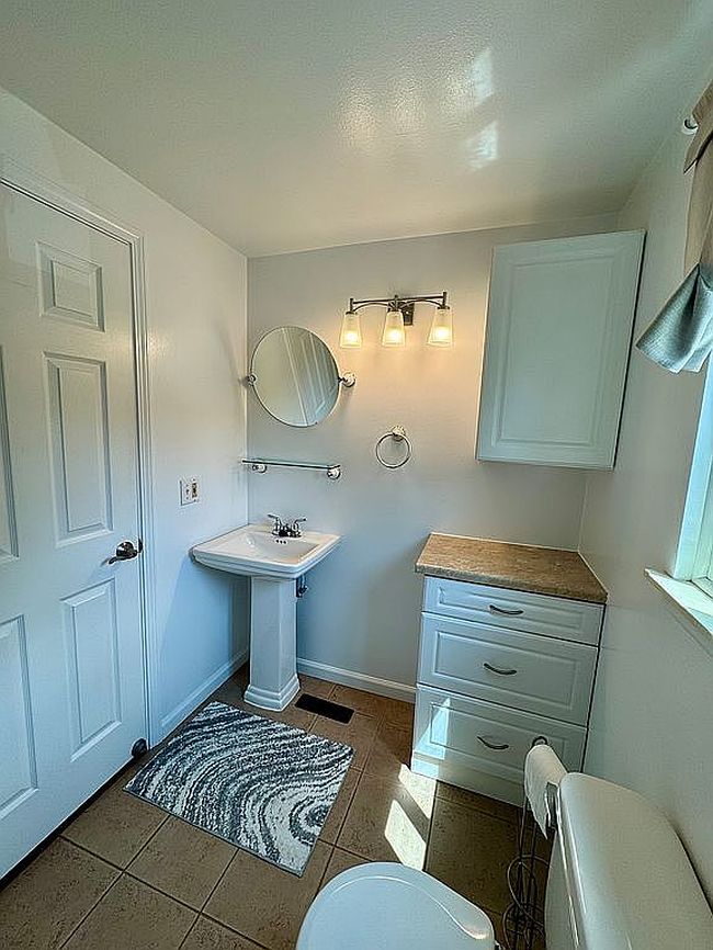 Photo of 193 Sheffield Dr, Saline, MI