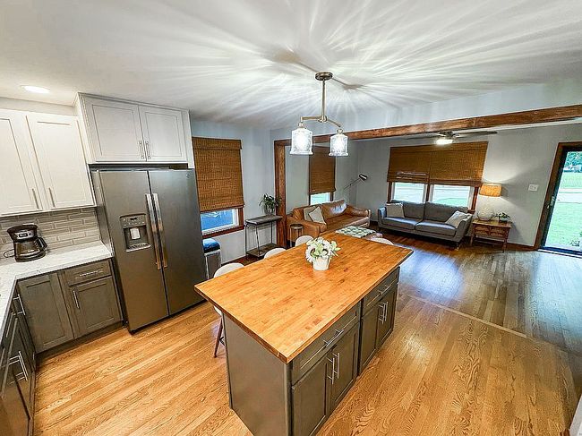 Additional photo 2 of property located at 526 S Elm St