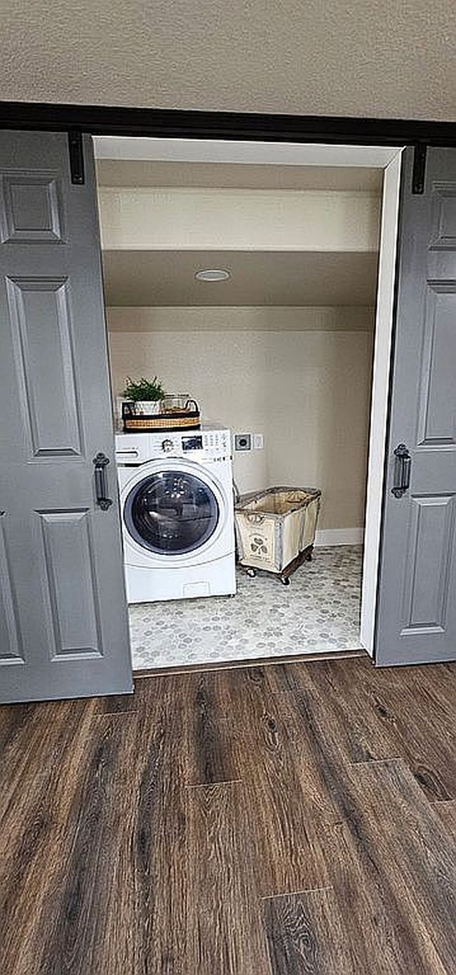 Image of 724 3rd St Se