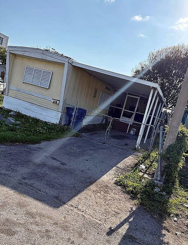 Image of 851 Sw 127th Pl #3