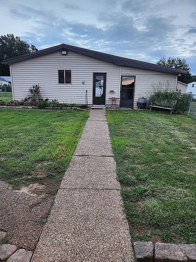 Photo of 561 Carriage Cove Rd, Cadiz, KY