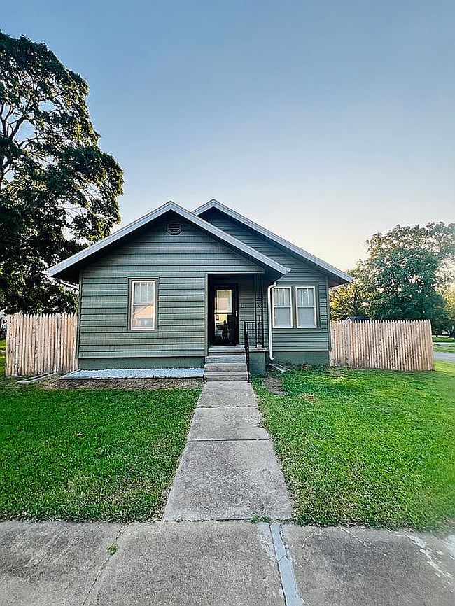 Photo of 701 S 3rd St, Madison, KS