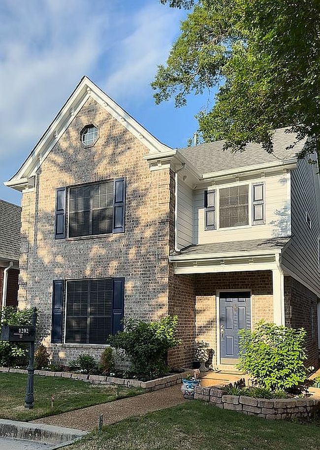 Image of 1202 Oak Creek Dr