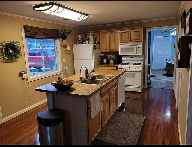 Photo of 1924 Lakewoods Beach Rd, Saint Helen, MI