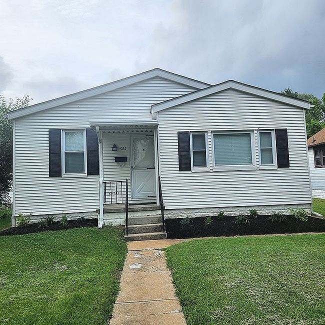 Photo of 925 Saint Clair Ave, Belleville, IL