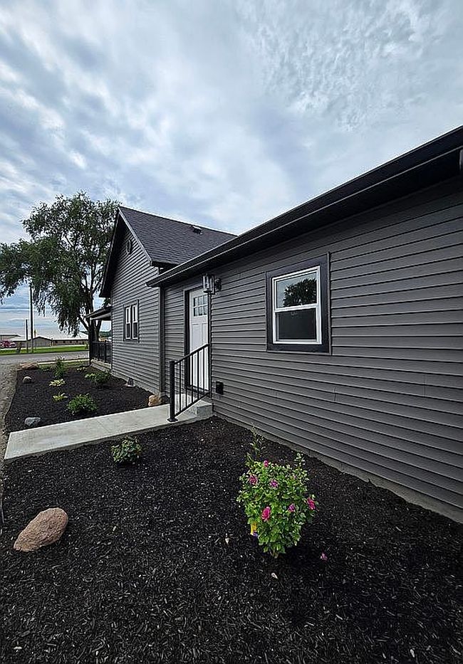 Photo of 818 W 1st St, Rushville, IN