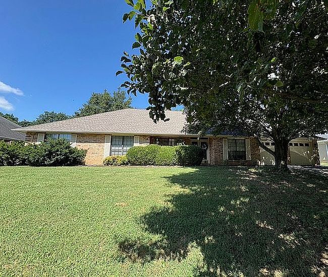 Photo of 1643 N Arthurs Ct, Fayetteville, AR
