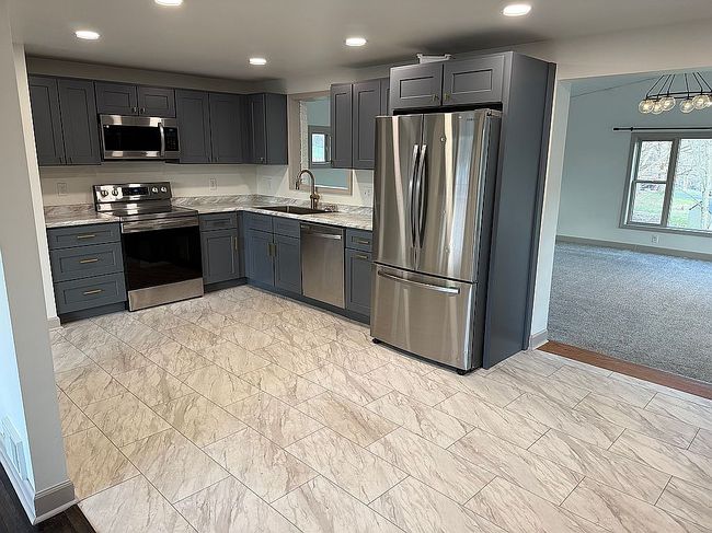 Image of 560 Maxine Dr