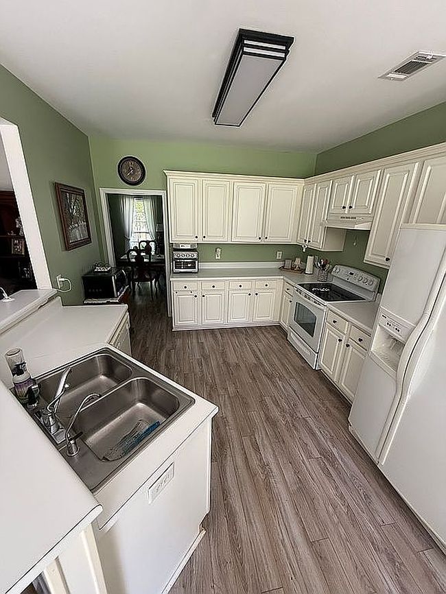 Image of 141 Clinton Crossing Dr