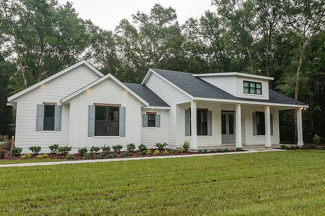 Image of 451 Nw Country Lake Dr