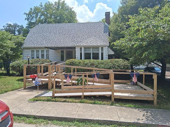 Photo of 221 E Grove St, Utica, IL