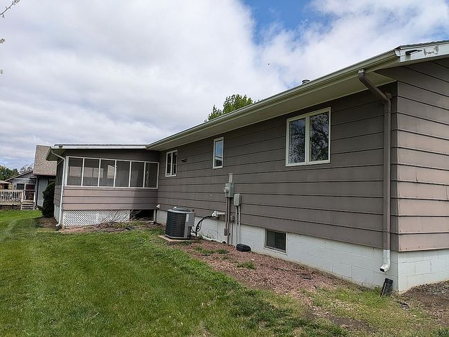 Image of 821 Country Club Dr
