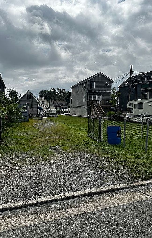 Photo of 250 S Ketcham Ave, Amityville, NY