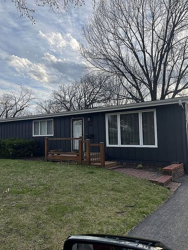 Photo of 6910 Kessler St, Merriam, KS