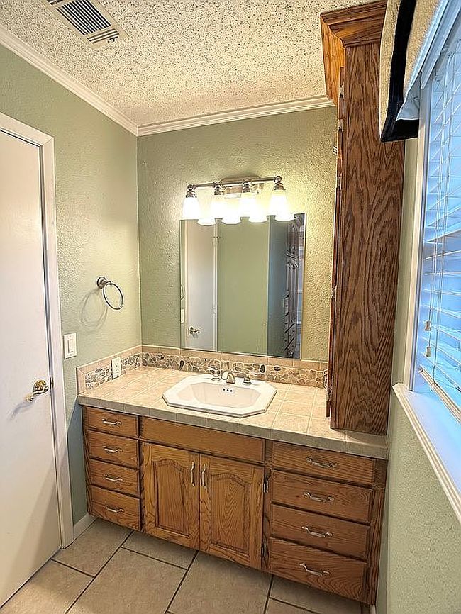 Image of 1321 W Johnson St