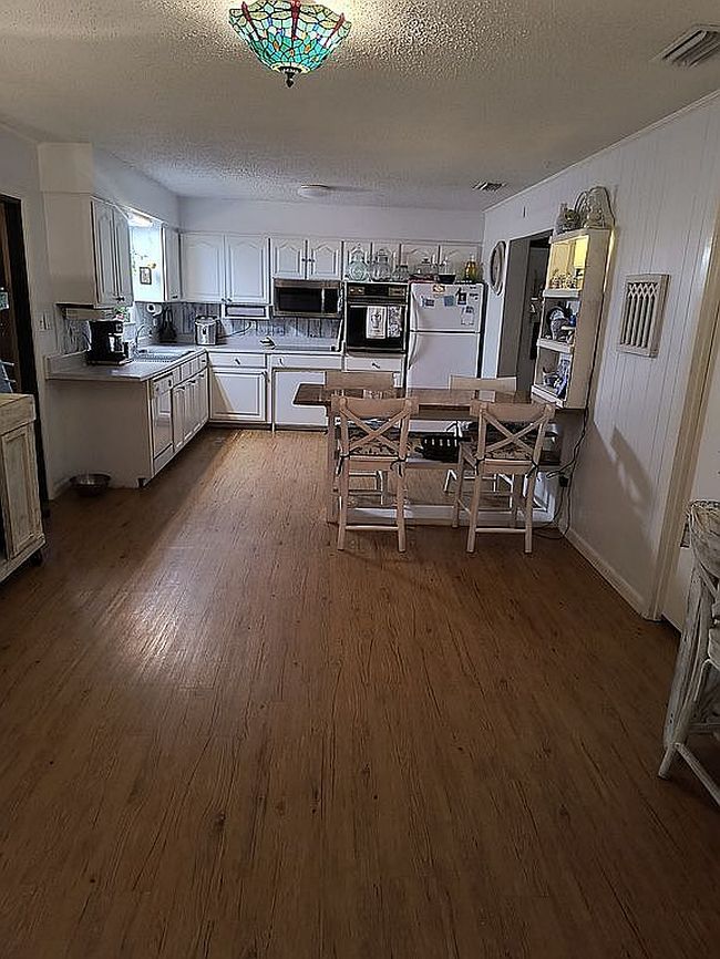 Photo of 17923 River Rd
