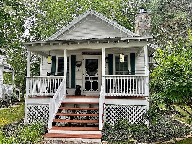 Photo of 14 Fish Camp Cir, Newland, NC