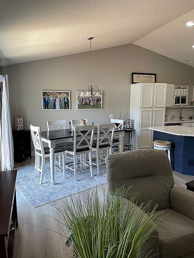 Photo of 10010 Bayern Ln, Johnston, IA