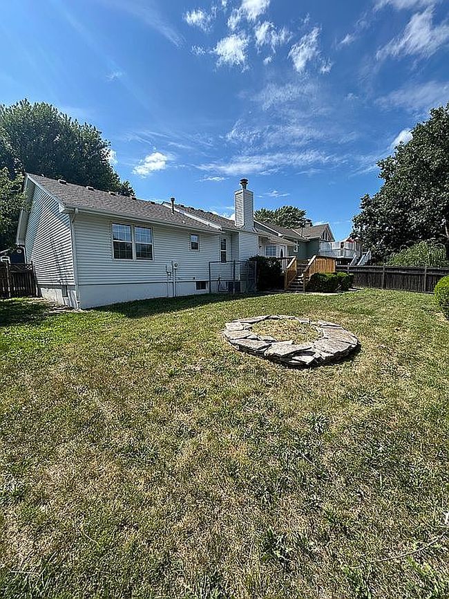 Photo of 629 Ne Adams Dr, Lees Summit, MO