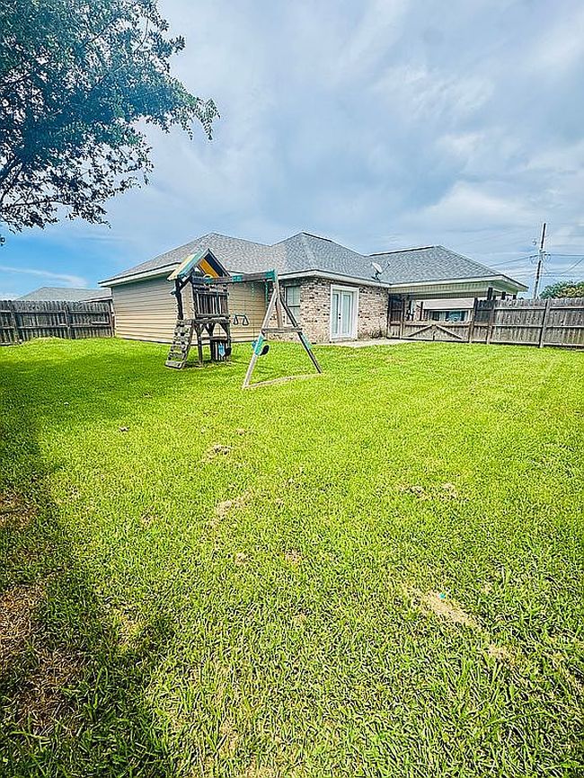 Photo of 2464 Pineridge St, Thibodaux, LA
