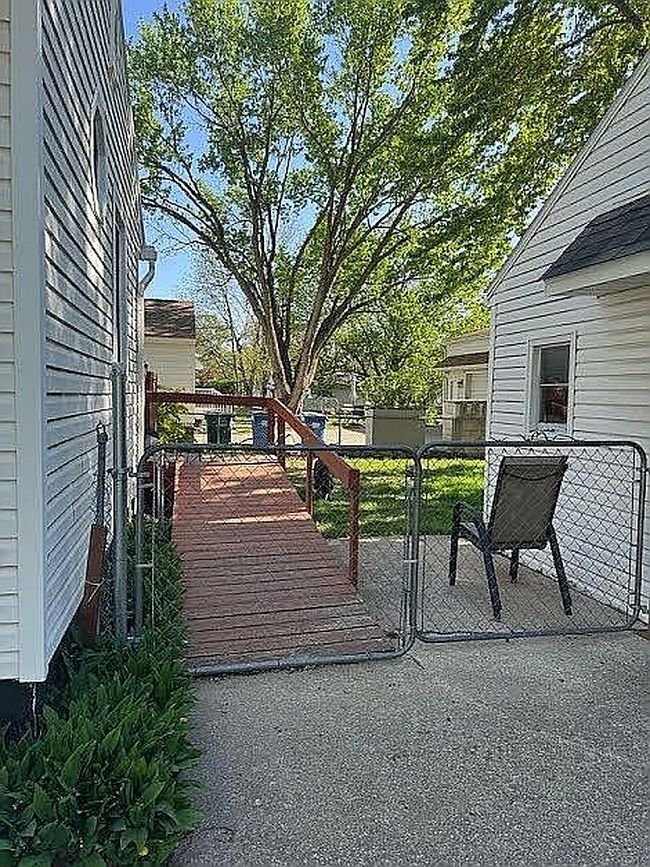 Additional photo 3 of property located at 217 N Roosevelt Rd