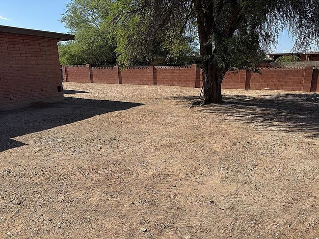 Photo of 2102 E Pinon Dr, Tucson, AZ