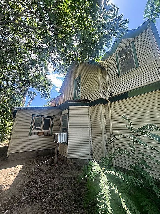 Photo of 115 E 8th Ave, Hutchinson, KS