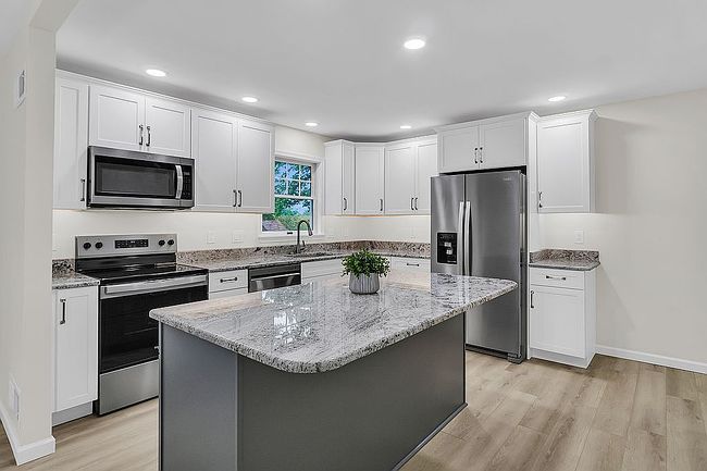 Image of 912 Emerald Ln