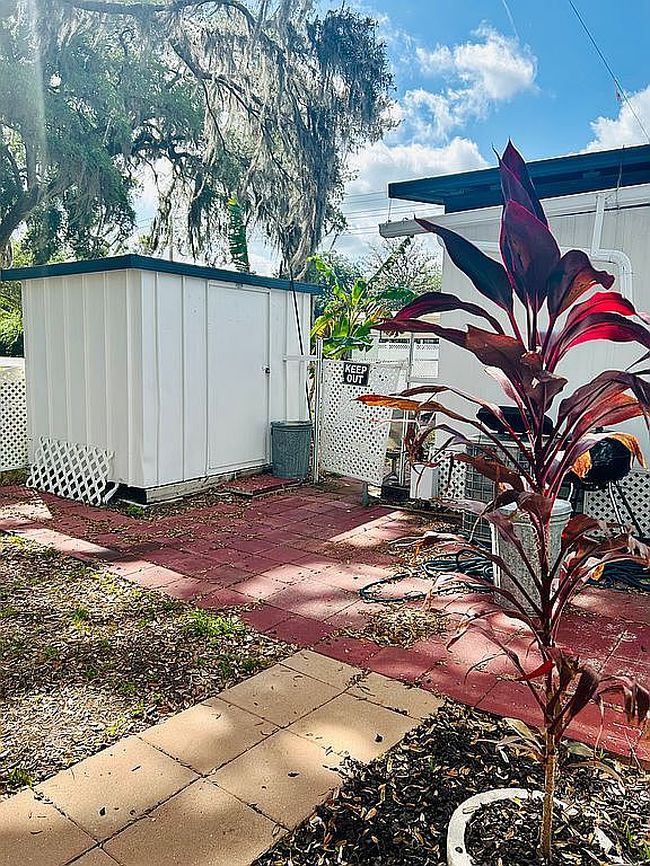 Image of 4732 Lakeside Dr