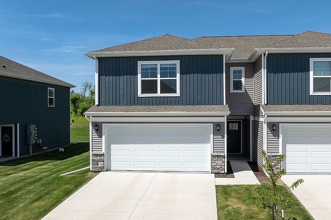 Photo of 2498 Anne Ln, Hiawatha, IA