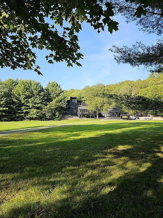 Photo of 564 Hubbard Rd