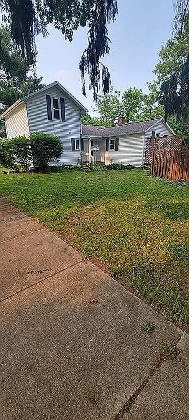 Photo of 301 Hanover St, Concord, MI